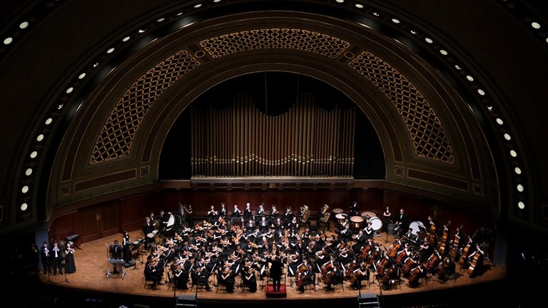 Edeta Arts. Orquesta y Banda de Huron HS desde USA.
