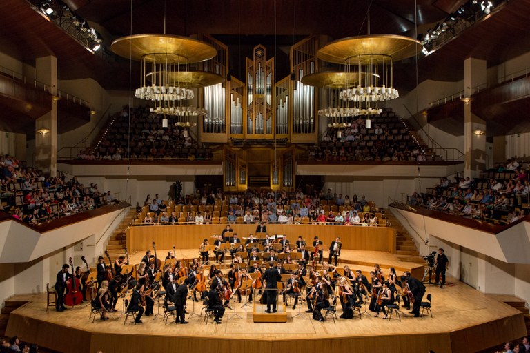 Fundación Albéniz. Escuela Superior de Música Reina Sofía. Generación Ascendente. Orquesta Freixenet y Jaime Martín.