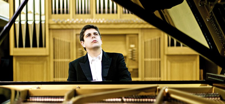 Ibermúsica. London Philharmonic, Mena y Perianes.