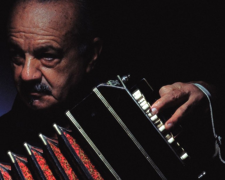 MÚSICA XXI. 100x100 Piazzolla.